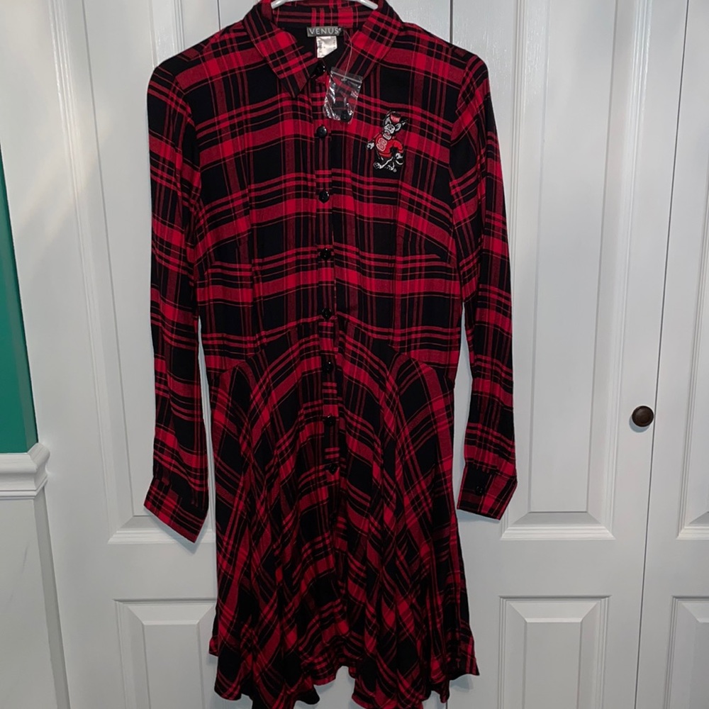 NWT Red/black plaid print dress w/ NC State patch/badge, perfect game day dress
